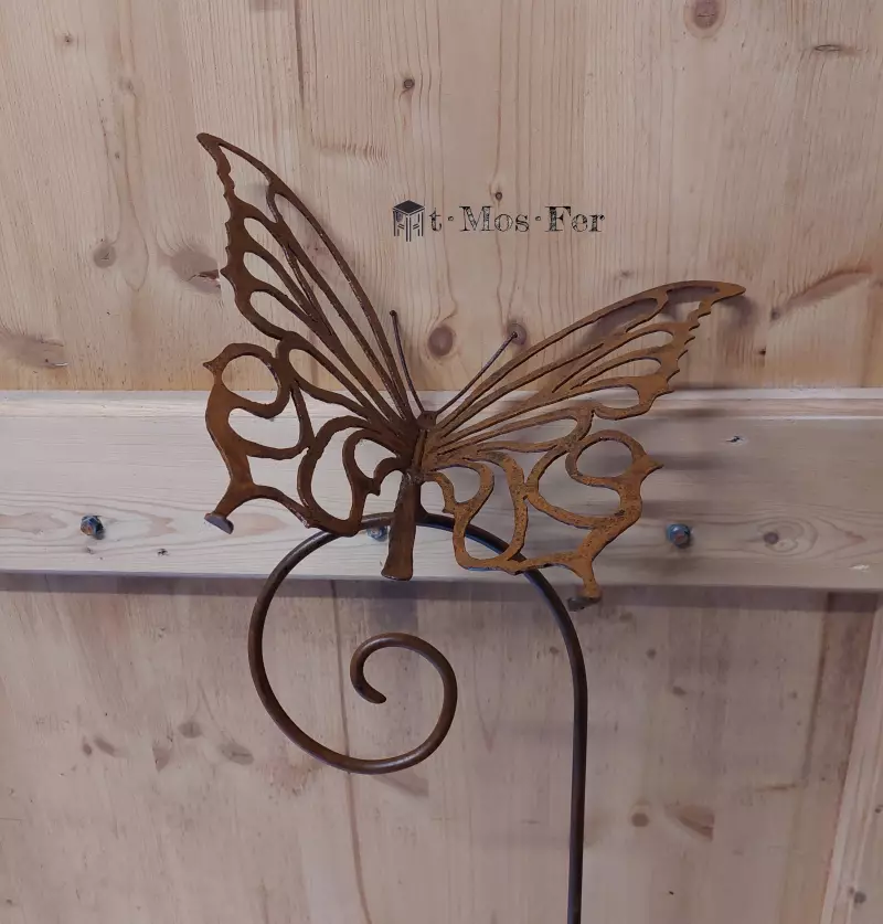 papillon-en-fer-sur-crosse-papillon-de-deco-jardin-en-metal